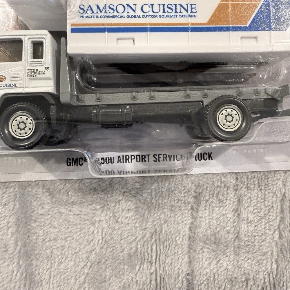 Matchbox Working Rigs GMC T8500 Airport Service Truck Samson Cuisine JCY27 NIP